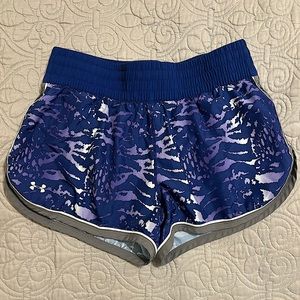 Women’s Under Armour Semi-Fitted Shorts - size small